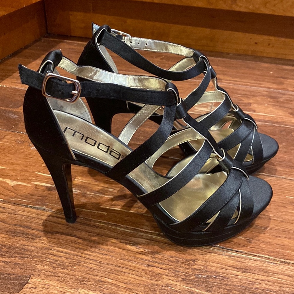 Moda Spana 4” Black Heels. Size 7.5
